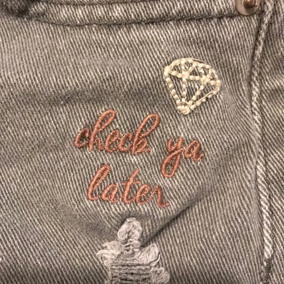 Shorts - Picture 3 of 5